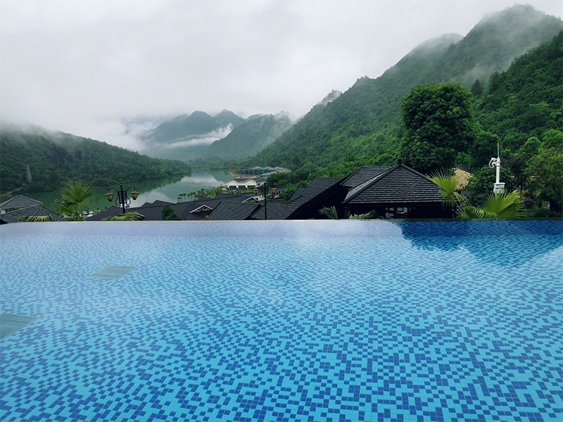 無(wú)邊游泳池
